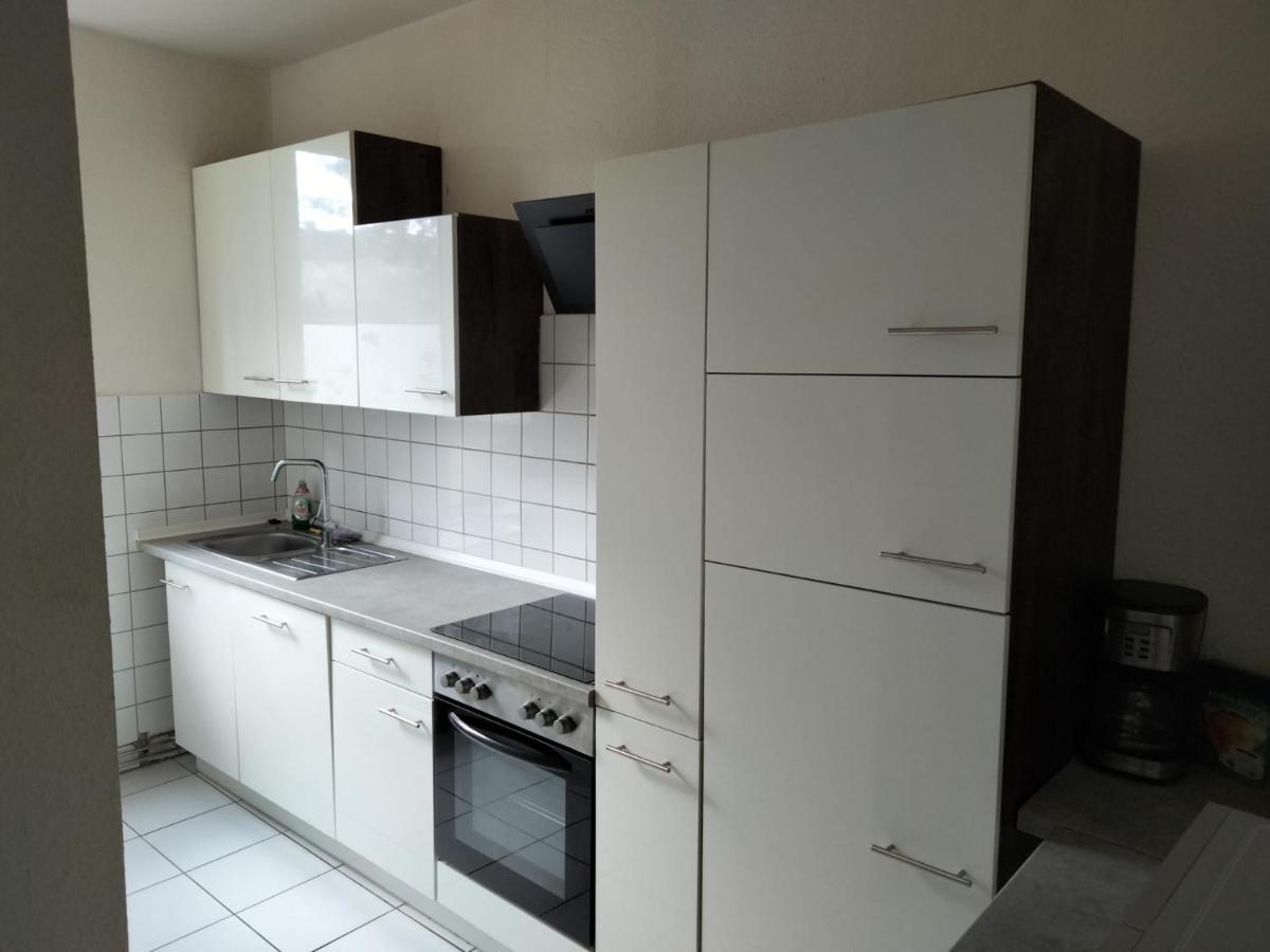 Modernes Apartment Mit 2 Schlafzimmern Und Privatparkplatz Nahe Innenstadt Neumünster Exteriör bild