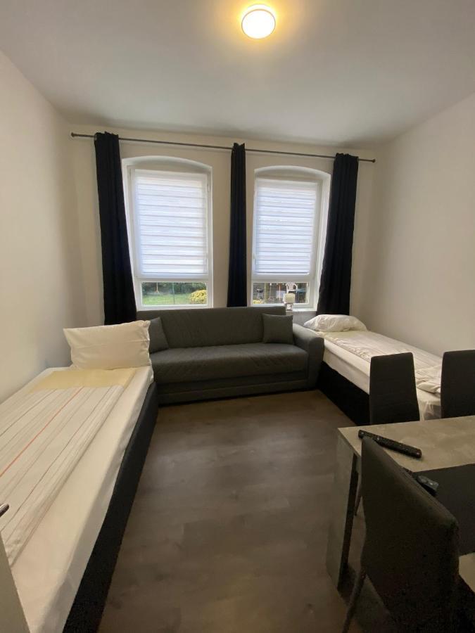 Modernes Apartment Mit 2 Schlafzimmern Und Privatparkplatz Nahe Innenstadt Neumünster Exteriör bild