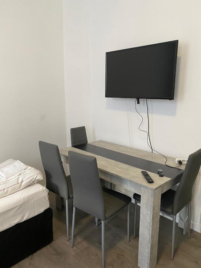 Modernes Apartment Mit 2 Schlafzimmern Und Privatparkplatz Nahe Innenstadt Neumünster Exteriör bild