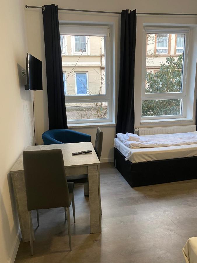 Modernes Apartment Mit 2 Schlafzimmern Und Privatparkplatz Nahe Innenstadt Neumünster Exteriör bild
