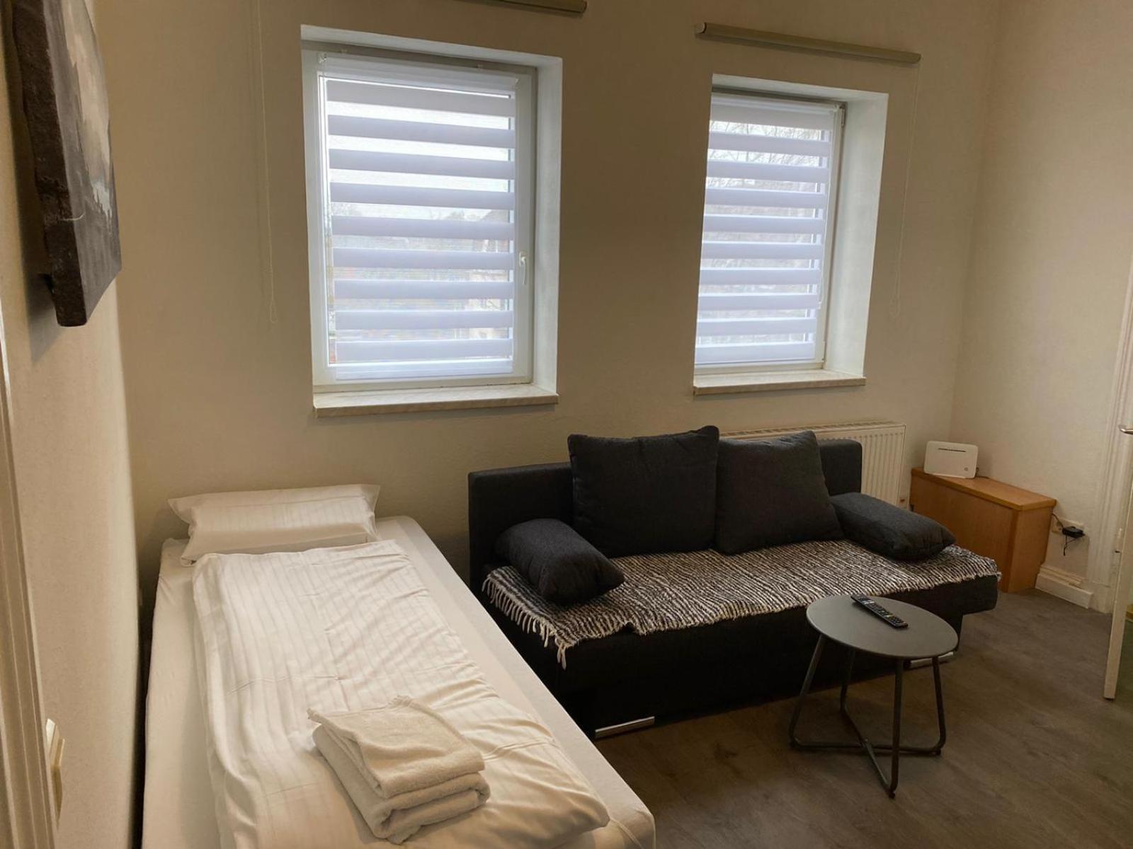 Modernes Apartment Mit 2 Schlafzimmern Und Privatparkplatz Nahe Innenstadt Neumünster Exteriör bild
