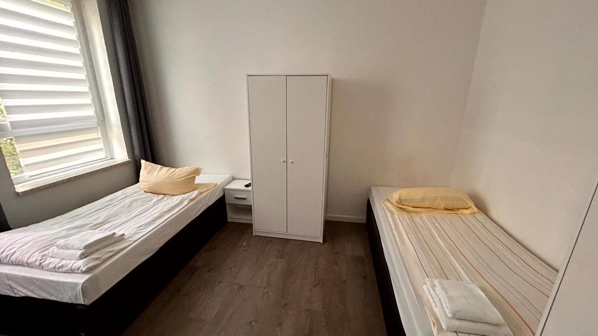 Modernes Apartment Mit 2 Schlafzimmern Und Privatparkplatz Nahe Innenstadt Neumünster Exteriör bild
