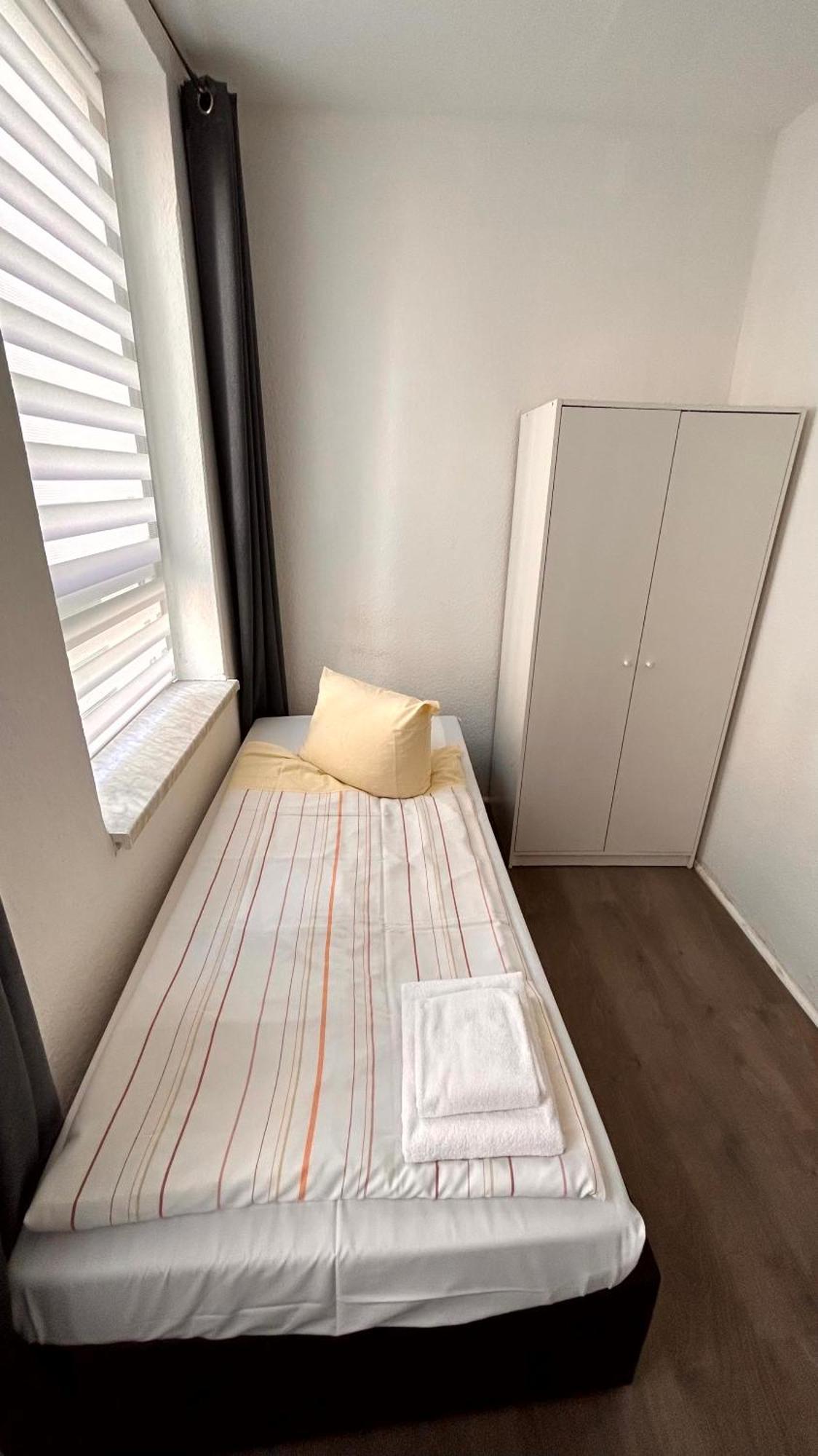 Modernes Apartment Mit 2 Schlafzimmern Und Privatparkplatz Nahe Innenstadt Neumünster Exteriör bild