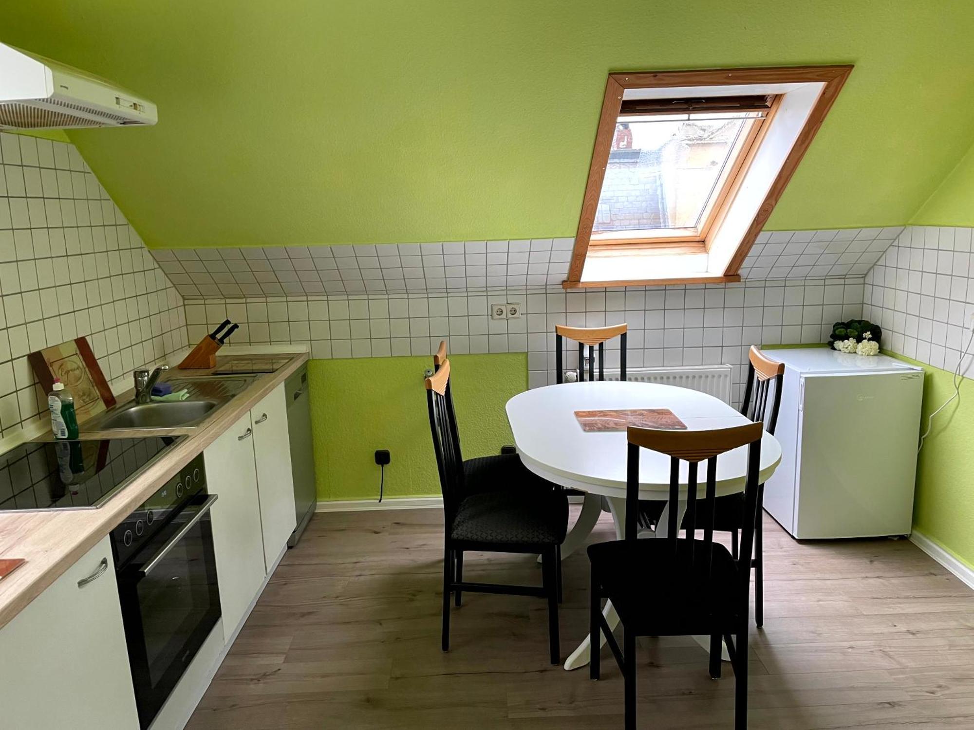 Modernes Apartment Mit 2 Schlafzimmern Und Privatparkplatz Nahe Innenstadt Neumünster Exteriör bild