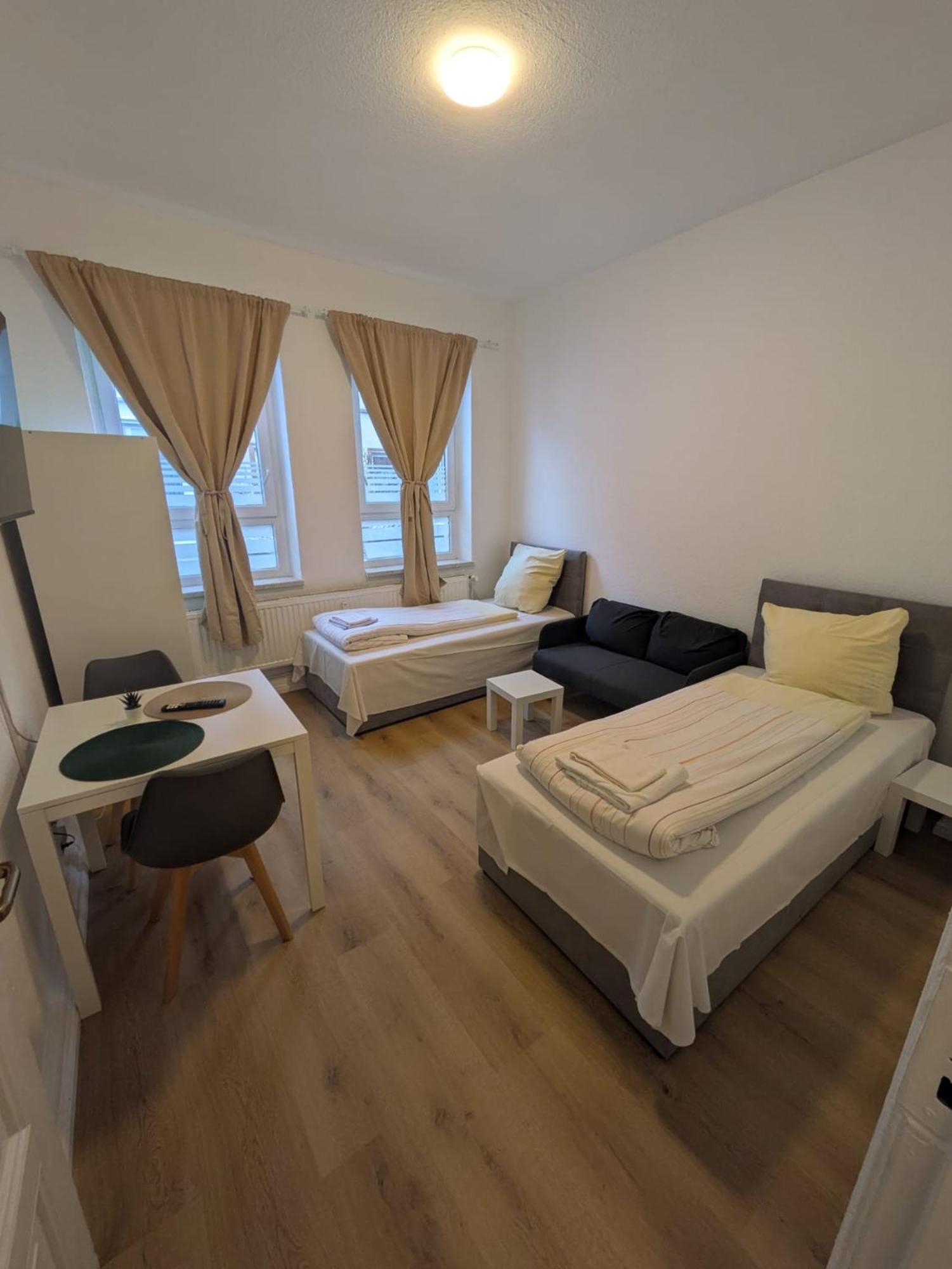 Modernes Apartment Mit 2 Schlafzimmern Und Privatparkplatz Nahe Innenstadt Neumünster Exteriör bild