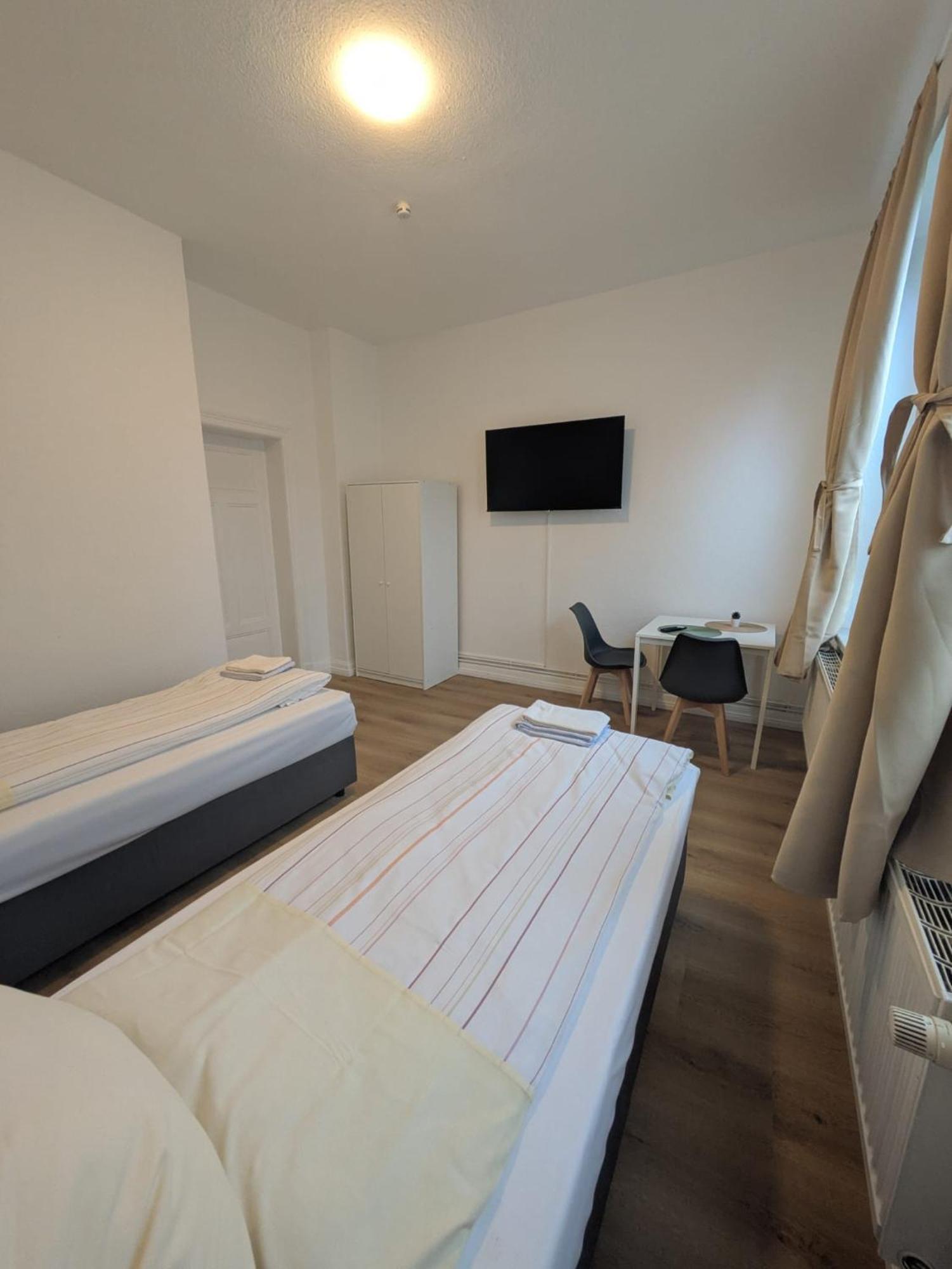 Modernes Apartment Mit 2 Schlafzimmern Und Privatparkplatz Nahe Innenstadt Neumünster Exteriör bild