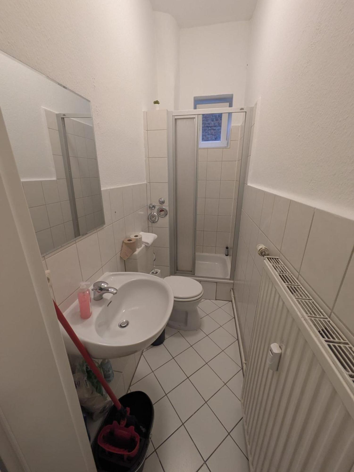 Modernes Apartment Mit 2 Schlafzimmern Und Privatparkplatz Nahe Innenstadt Neumünster Exteriör bild