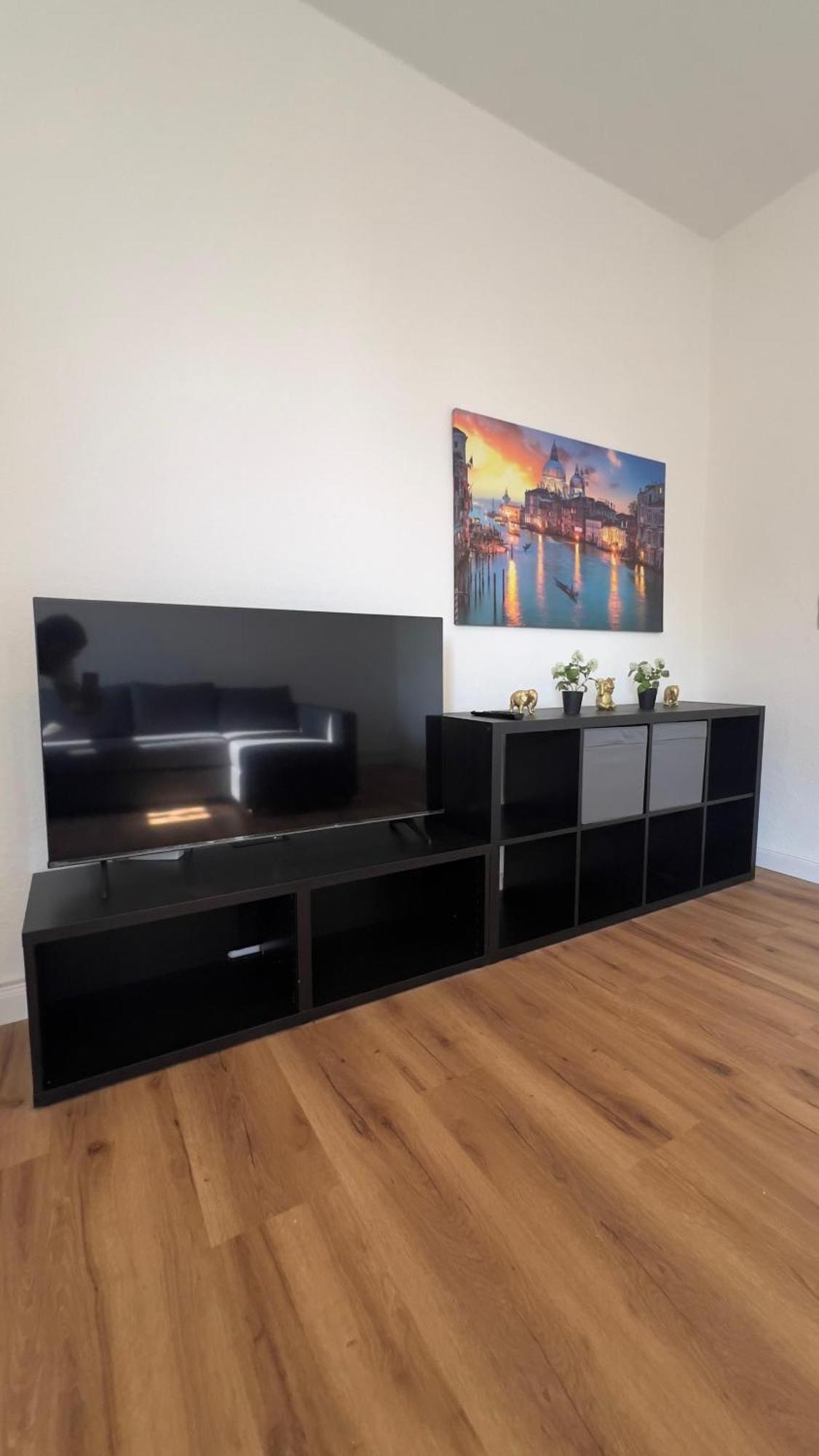 Modernes Apartment Mit 2 Schlafzimmern Und Privatparkplatz Nahe Innenstadt Neumünster Exteriör bild