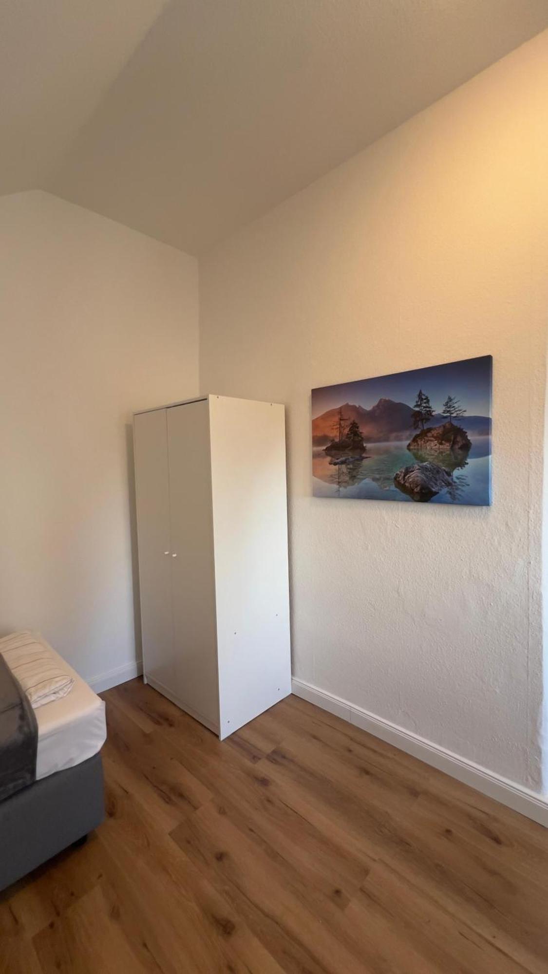 Modernes Apartment Mit 2 Schlafzimmern Und Privatparkplatz Nahe Innenstadt Neumünster Exteriör bild