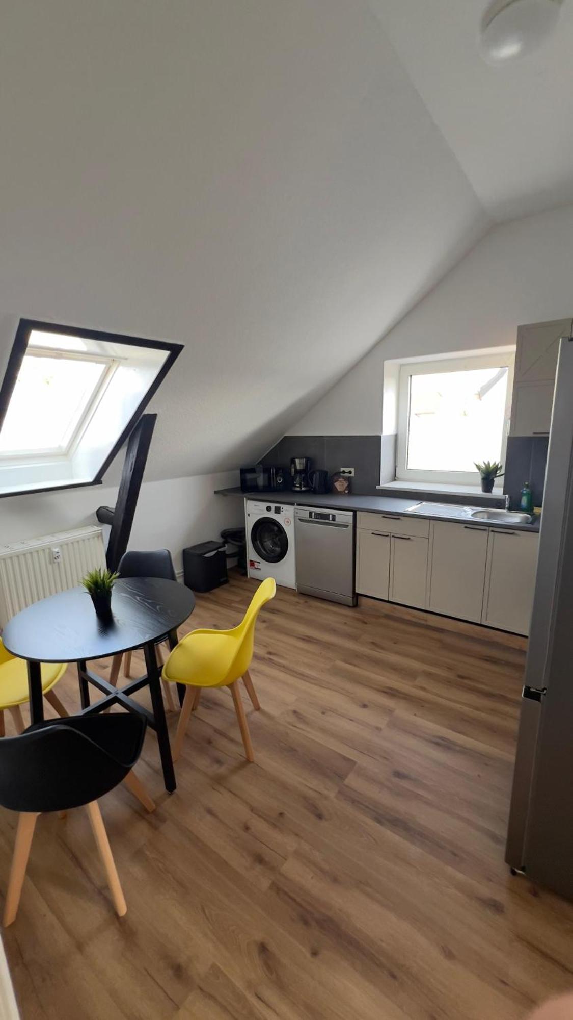 Modernes Apartment Mit 2 Schlafzimmern Und Privatparkplatz Nahe Innenstadt Neumünster Exteriör bild